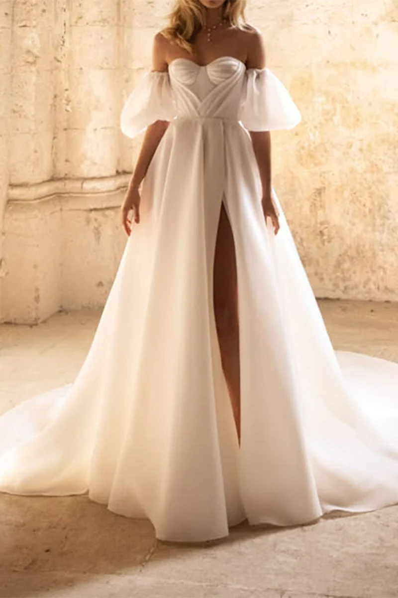 A Line Sweetheart Short sleeved Countryside Style Wedding Dress Paired with Palace Train